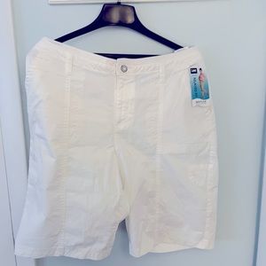 LEE EASY FIT Bermuda shorts. White. Size 12M